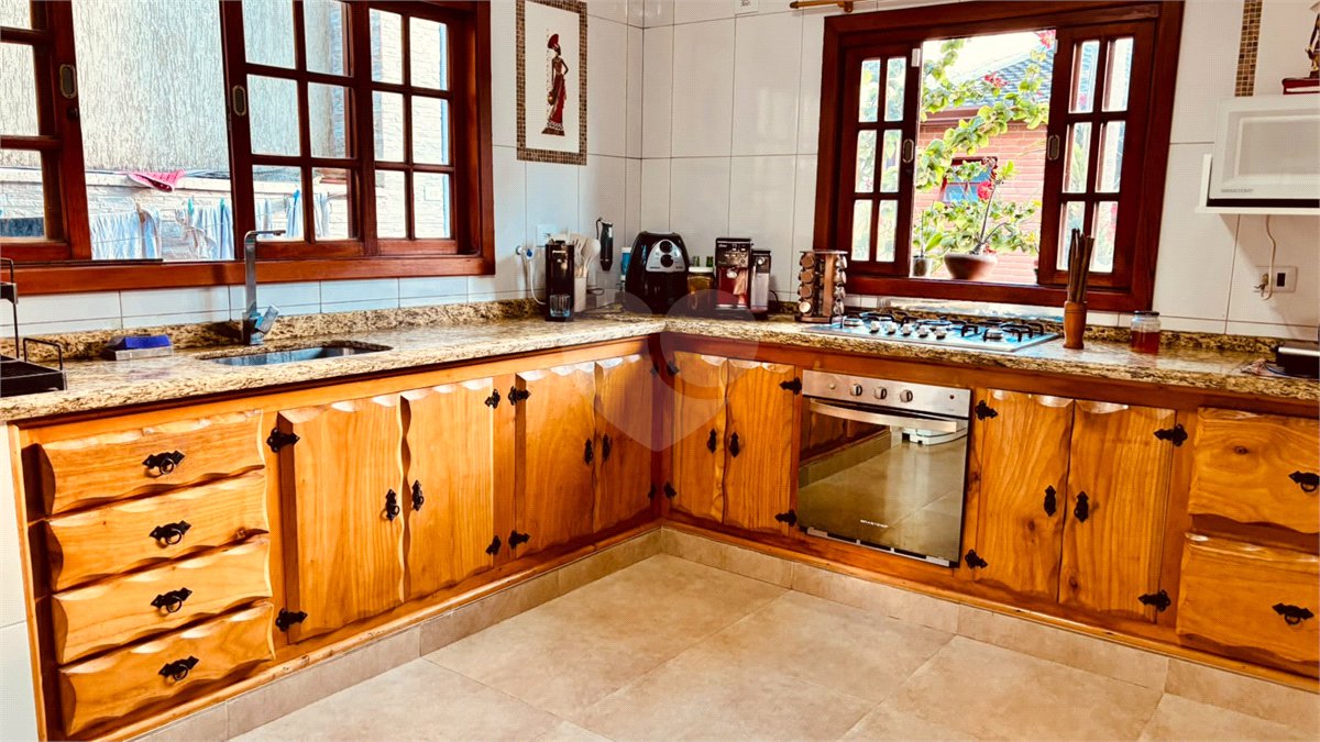Sobrado à venda com 3 quartos, sendo 1 suíte, em Chácara Recanto Verde, Cotia, SP