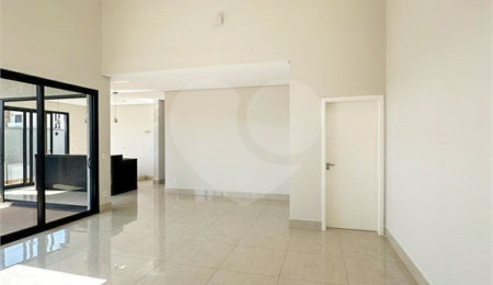 Casa à venda com 3 quartos, sendo 1 suíte,  no condomínio Residencial Mont'alcino, Valinhos - SP