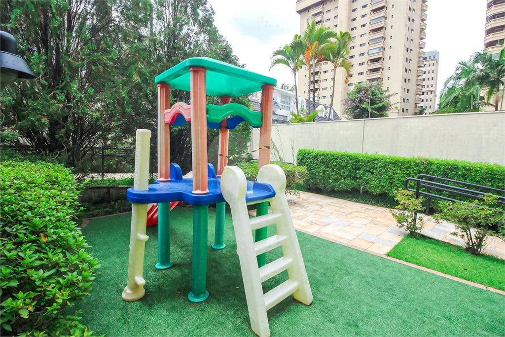 Apartamento à venda com 3 suítes em Real Parque, São Paulo, SP