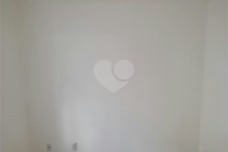 Apartamento no Condomínio Mont Royal.