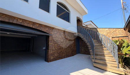 Casa à venda com 5 quartos, sendo 4 suítes, em Vila Rosália, Guarulhos, SP