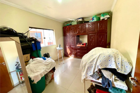 Sobrado à venda com 4 quartos, sendo 1 suíte, em Jardim Santa Bárbara, Sorocaba, SP