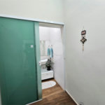 Casa à venda com 4 quartos, sendo 1 suíte,  no condomínio Jardim Shangri-lá, Atibaia - SP