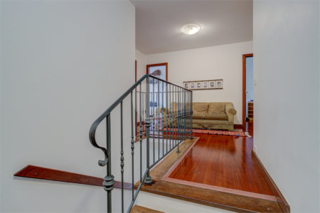 Casa à venda com 4 quartos, sendo 2 suítes, no condomínio Vila Antonieta, São Paulo - SP