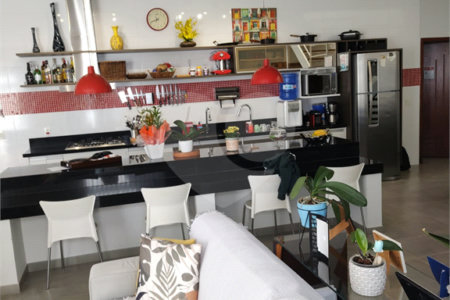 Casa à venda com 4 quartos, sendo 3 suítes, no condomínio Estância Marambaia, Vinhedo - SP