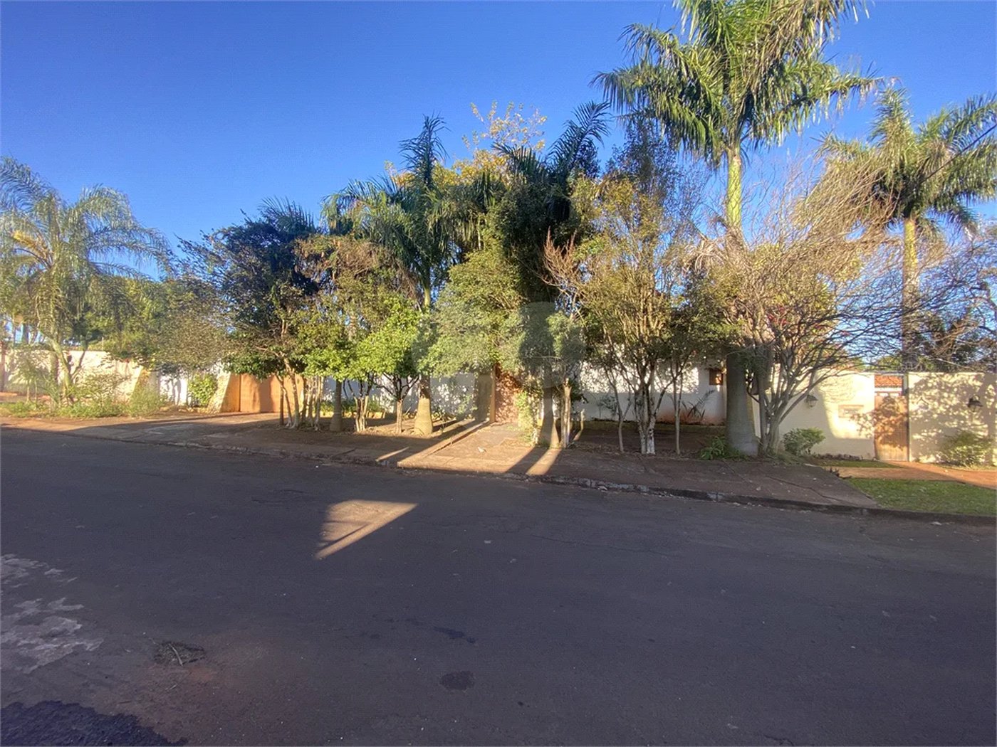 Casa à venda com 3 quartos, sendo 1 suíte, em Parque Residencial Monte Carlo, Ponta Porã, MS