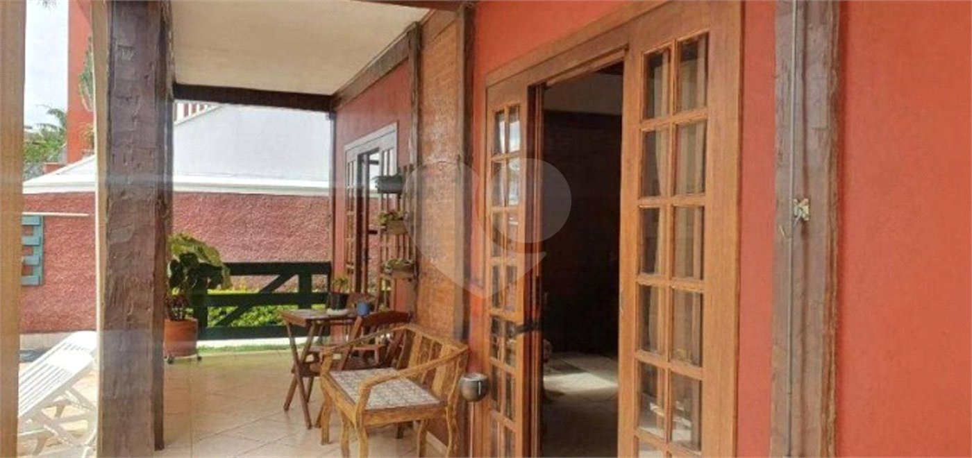 Casa à venda com 3 quartos, sendo 1 suíte, no condomínio Terras de São Francisco, Vinhedo - SP