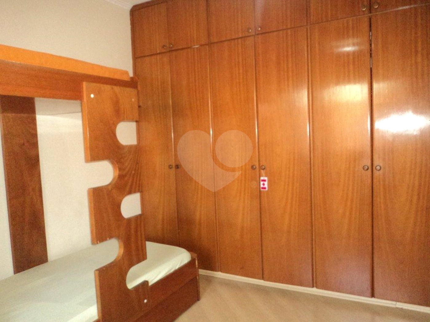 Casa à venda com 3 quartos, sendo 1 suíte, em Jardim Cláudia, São Paulo, SP