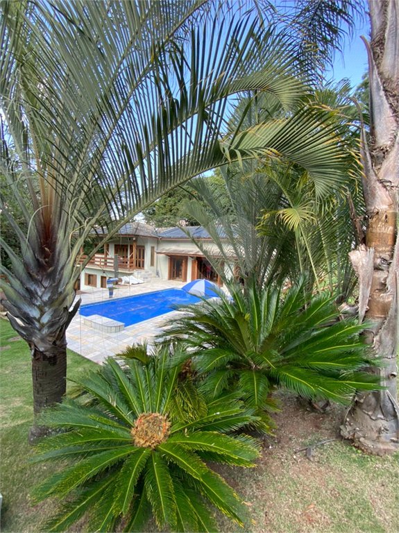 Casa à venda com 5 quartos, sendo 2 suítes, no condomínio Capela do Barreiro, Itatiba - SP