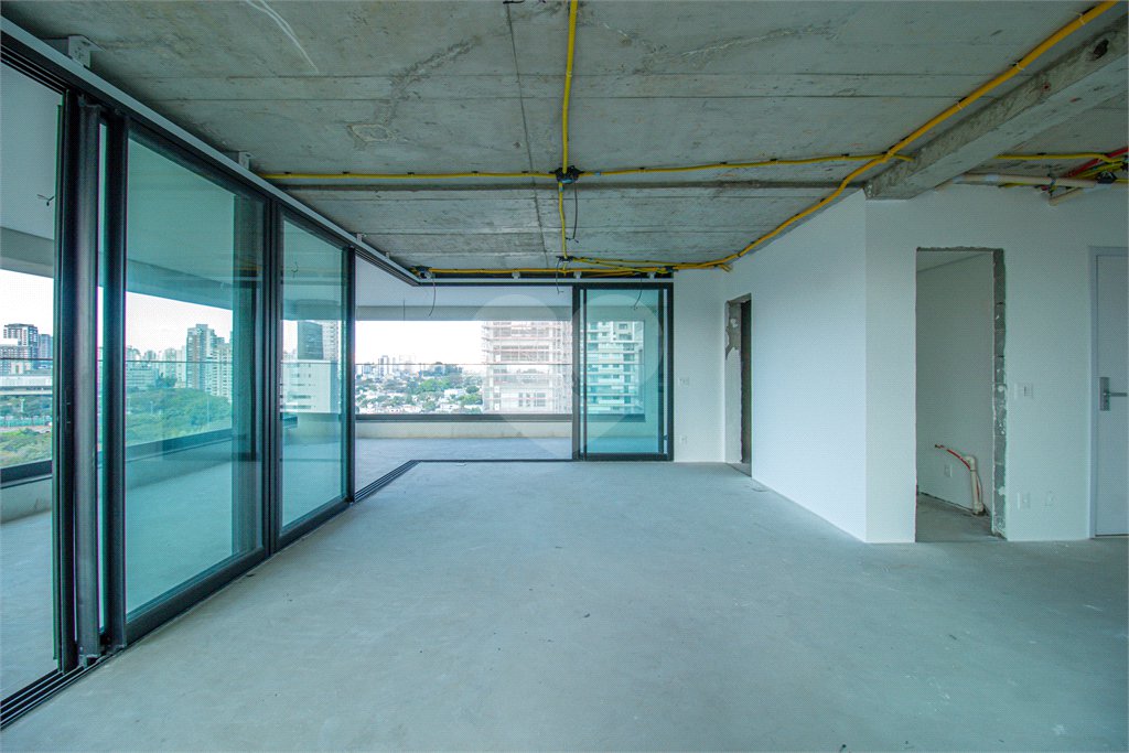 Apartamento à venda com 4 suítes em Moema, São Paulo, SP