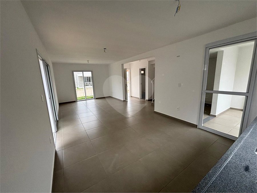 Casa à venda ou para alugar com 3 quartos, sendo 1 suíte,  no condomínio Residencial Villa Flora, Votorantim - SP