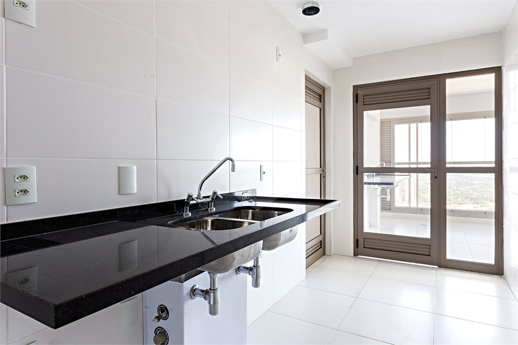 Apartamento à venda com 3 suítes em Sumarezinho, São Paulo, SP