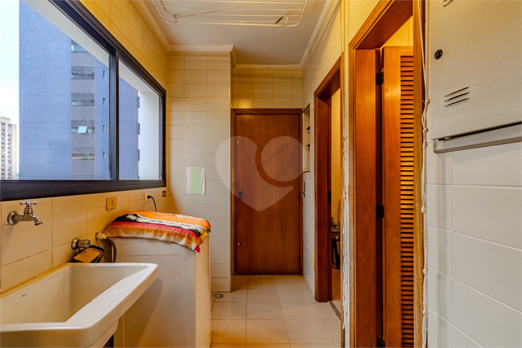 Apartamento à venda com 3 quartos, sendo 2 suítes, em Campo Belo, São Paulo, SP
