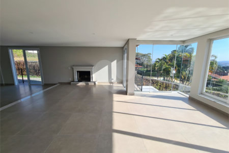 Casa à venda com 3 suítes no condomínio Estância Marambaia, Vinhedo - SP