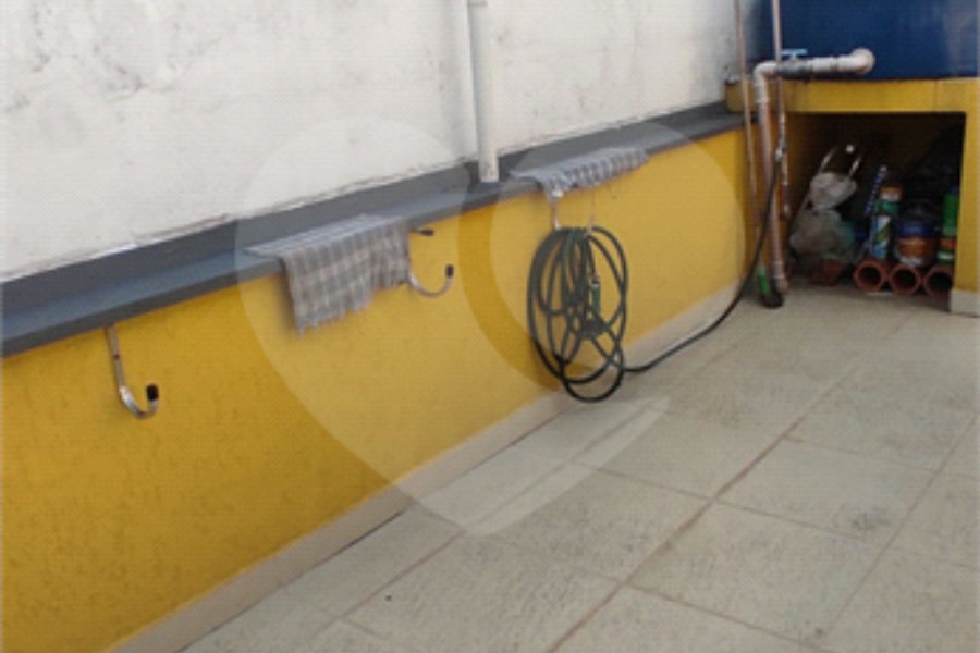 Casa à venda com 3 quartos, sendo 1 suíte,  no condomínio Residencial Vila Irmãos Arnoni, São Paulo - SP