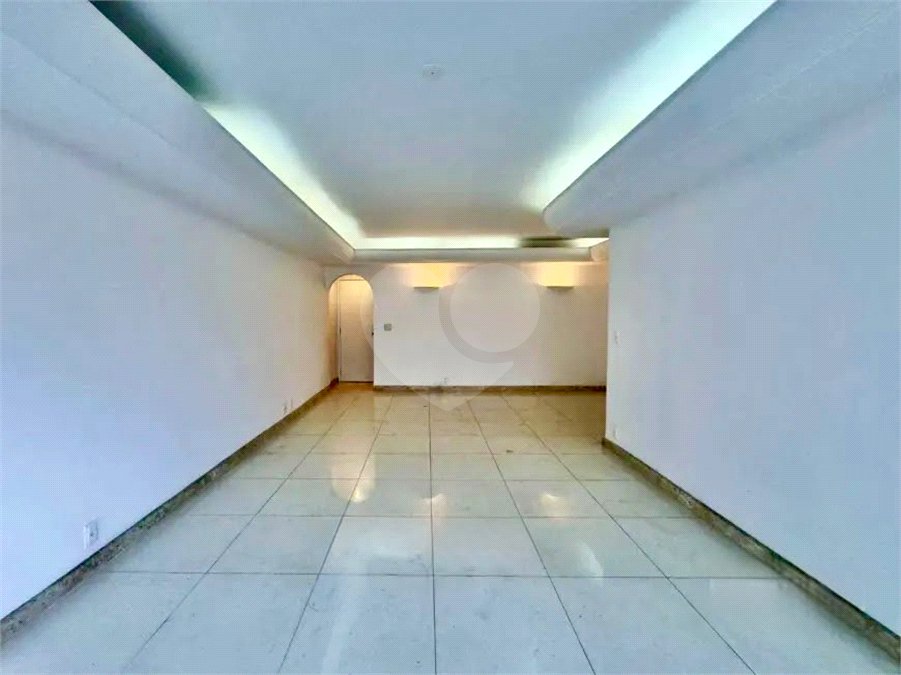 Apartamento à venda com 3 quartos, sendo 1 suíte,  em Leblon, Rio de Janeiro, RJ