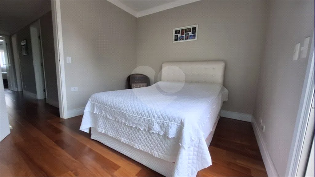 Casa à venda com 5 quartos, sendo 2 suítes,  no condomínio Floradas da Serra, São Paulo - SP