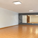 Casa à venda com 6 dormitórios, 3 suítes, piscina, área gourmet, hidromassagem, lareira, varanda e 6 vagas de garagem. Conforto e lazer para toda a família!