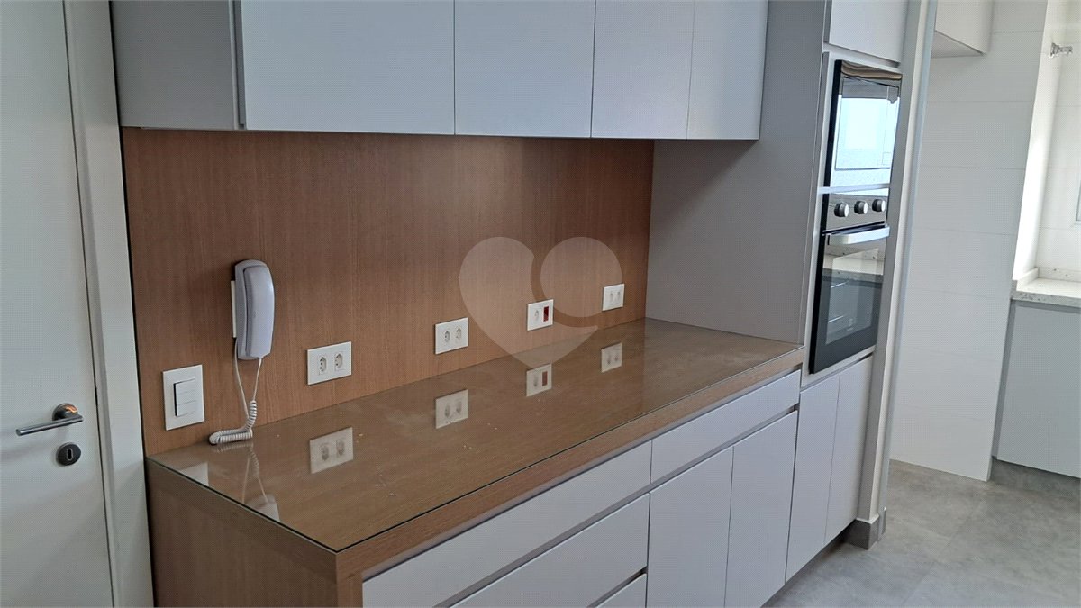 Apartamento para alugar com 3 quartos, sendo 2 suítes, em Jardim Marajoara, São Paulo, SP