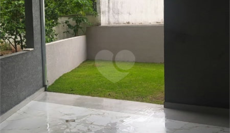 Casa à venda com 2 quartos, sendo 1 suíte,  no condomínio Figueira Garden, Atibaia - SP