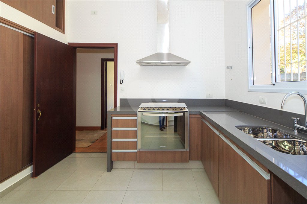 Casa Térrea à venda com 3 quartos, sendo 1 suíte, em Alto da Boa Vista, São Paulo, SP