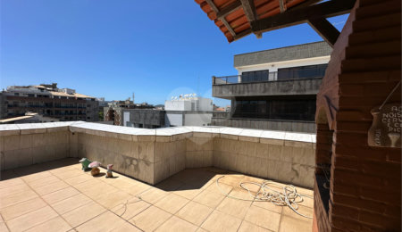 Cobertura à venda com 3 quartos, sendo 1 suíte, em Passagem, Cabo Frio, RJ