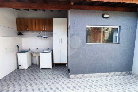 Sobrado à venda com 3 quartos, sendo 1 suíte,  em Residencial Colinas, Mogi das Cruzes, SP