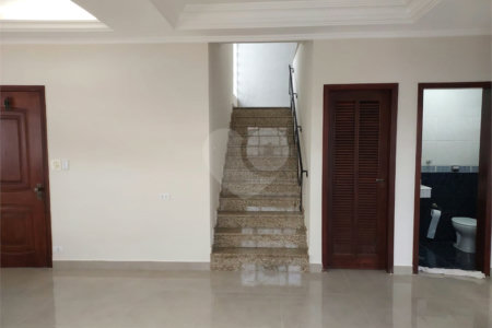 Sobrado à venda com 3 quartos, sendo 1 suíte,  em Jardim Regina, Indaiatuba, SP