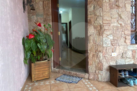 Casa à venda com 3 quartos, sendo 2 suítes, no condomínio Residencial Jardim Altos de Suzano, Suzano - SP