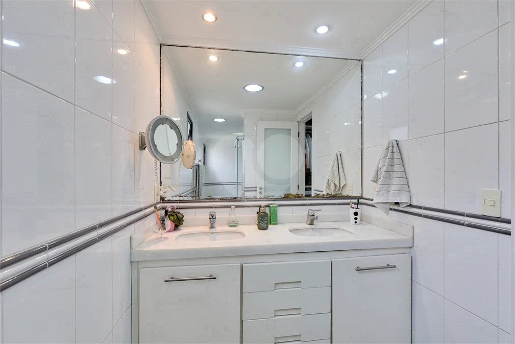 Apartamento à venda com 3 quartos, sendo 2 suítes, em Alto da Boa Vista, São Paulo, SP