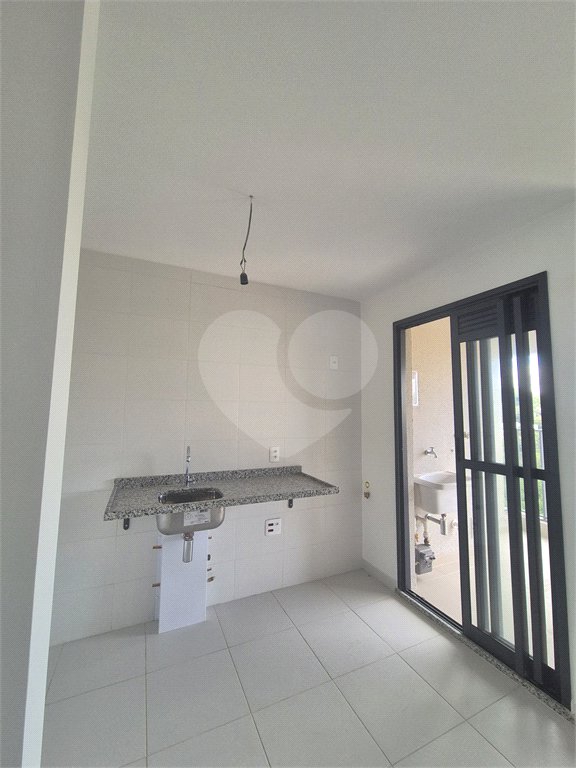 Apartamento à venda com 3 quartos, sendo 1 suíte, em Vila Anastácio, São Paulo, SP