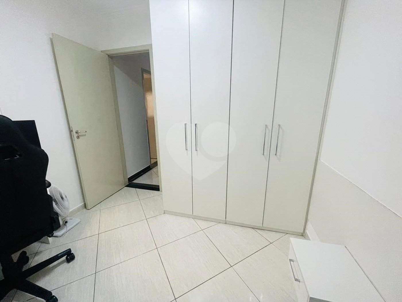 Casa à venda com 3 quartos, sendo 1 suíte,  no condomínio Rafaela I, São Paulo - SP
