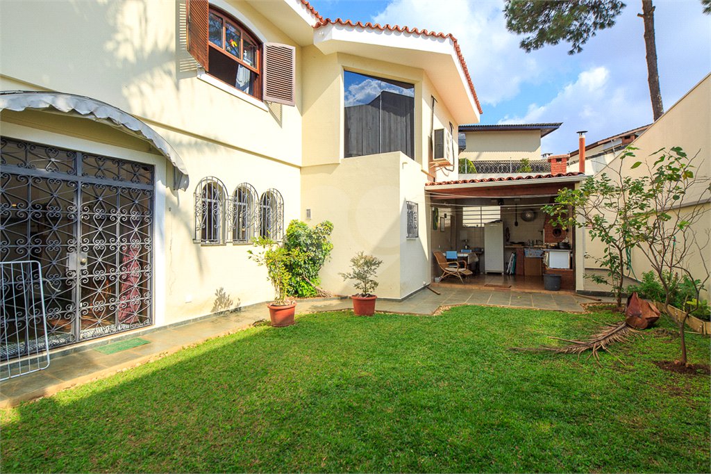 Sobrado à venda com 4 quartos, sendo 2 suítes, em Jardim Prudência, São Paulo, SP