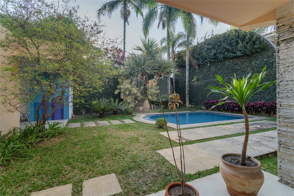 Casa à venda com 4 quartos, sendo 2 suítes, em Chácara Monte Alegre, São Paulo, SP