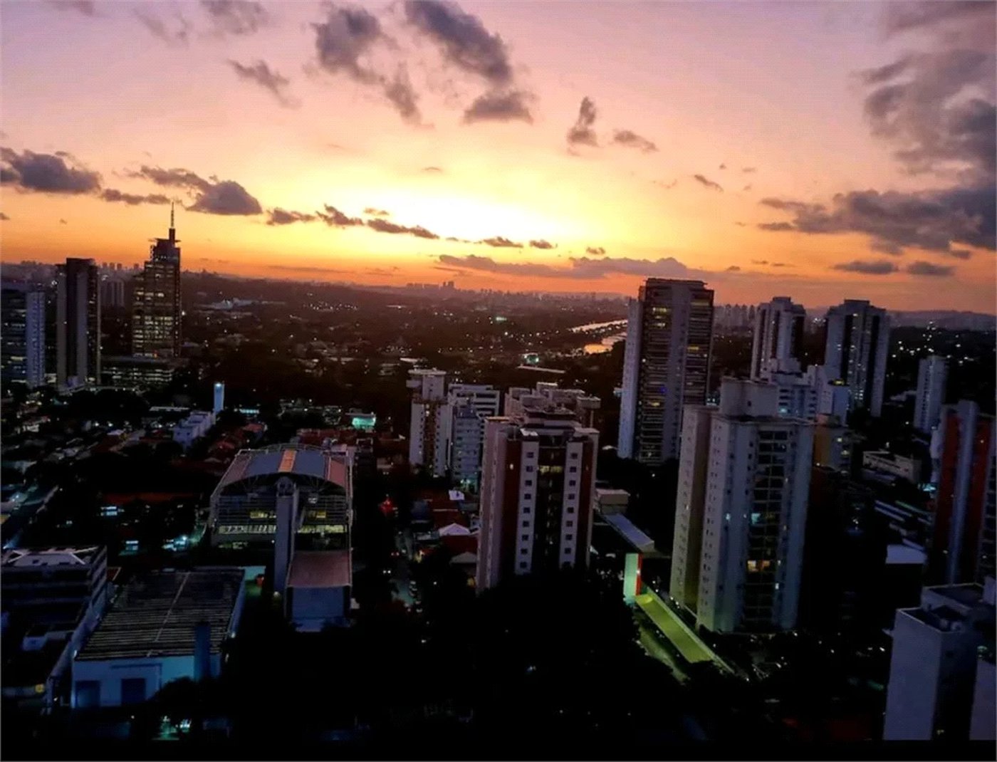 Apartamento à venda com 2 quartos, sendo 1 suíte, em Pinheiros, São Paulo, SP