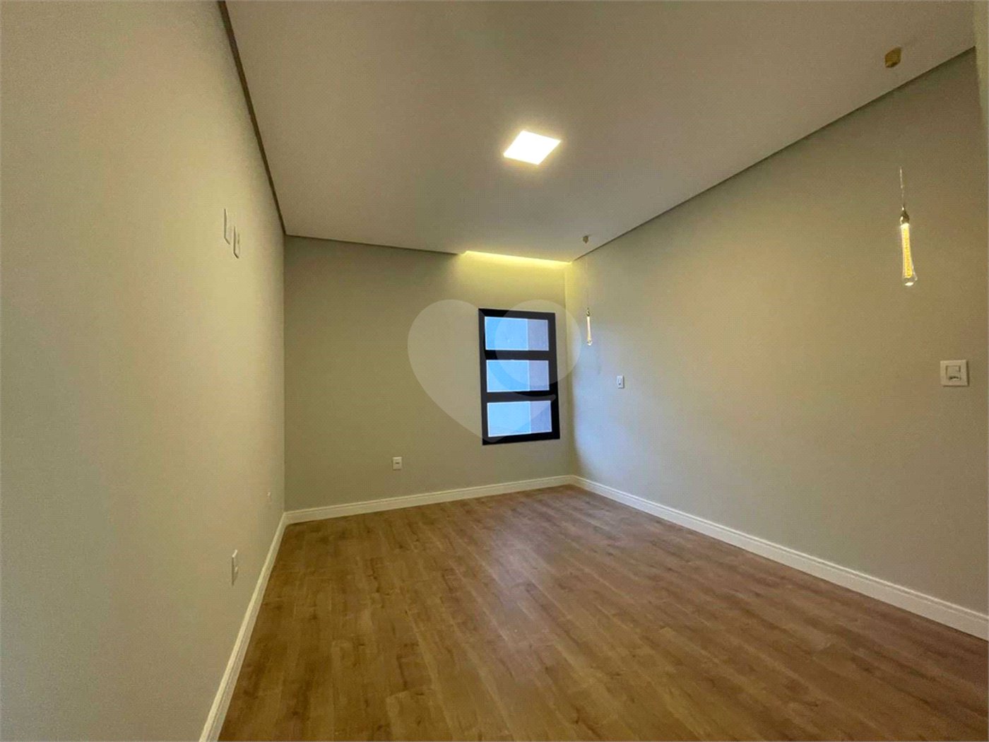Casa à venda com 3 quartos, sendo 1 suíte, no condomínio Horto Florestal Villagio, Sorocaba - SP