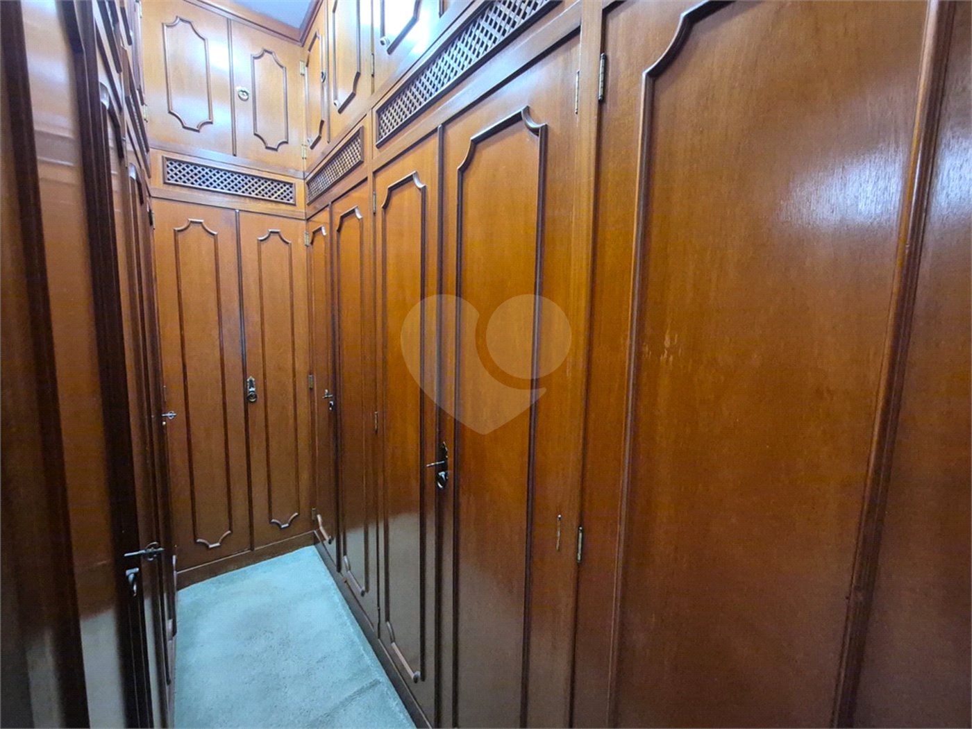 Casa de Vila à venda ou para alugar com 4 quartos, sendo 2 suítes,  em Jardim Leonor, São Paulo, SP