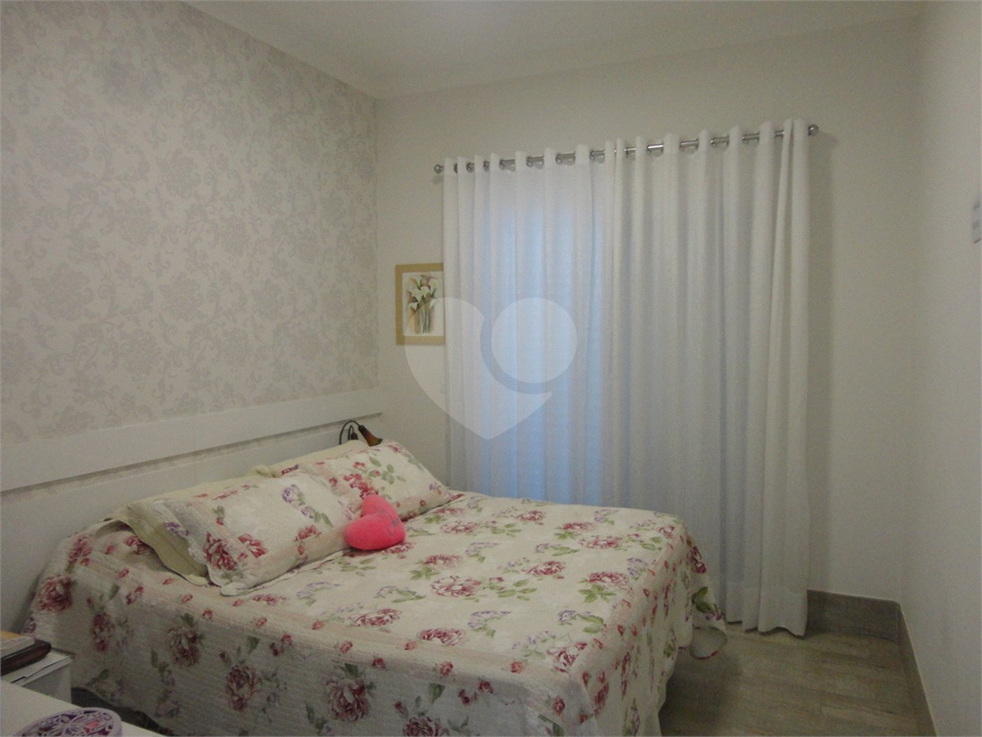 Casa à venda com 3 quartos, sendo 2 suítes, no condomínio Águas da Serra, Valinhos - SP
