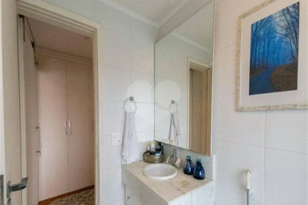 Apartamento à venda com 2 quartos, sendo 1 suíte, em Vila Olímpia, São Paulo, SP