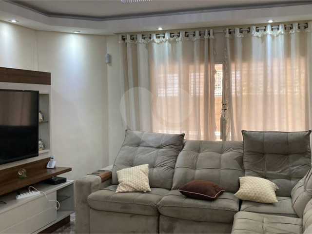 Sobrado à venda com 3 quartos, sendo 1 suíte,  em Jardim Santa Beatriz, Guarulhos, SP