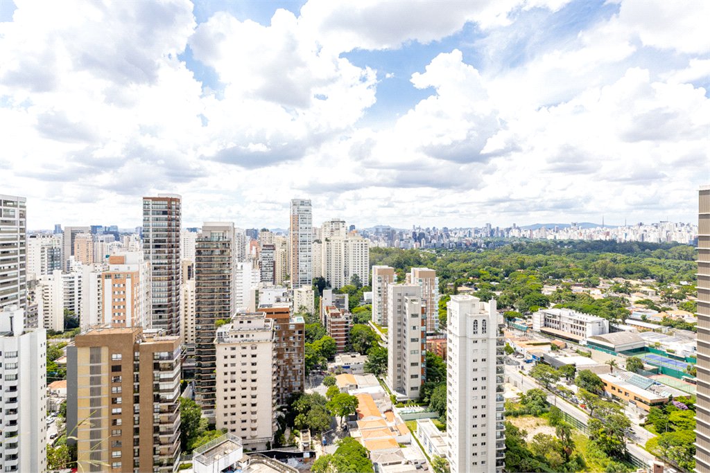 Cobertura à venda com 4 suítes em Moema, São Paulo, SP