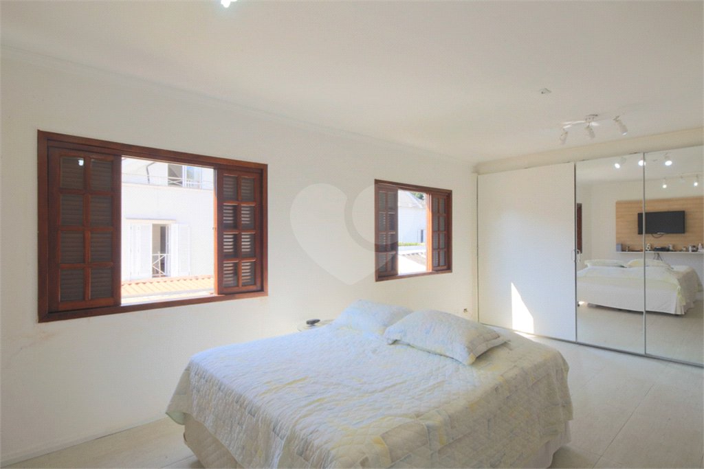 Sobrado à venda com 5 quartos, sendo 4 suítes, em Alto da Boa Vista, São Paulo, SP