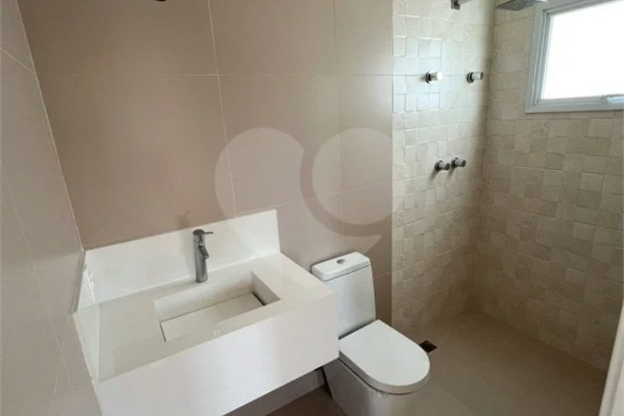 Casa à venda com 4 quartos, sendo 2 suítes, no condomínio Residencial Floresta, São Paulo - SP