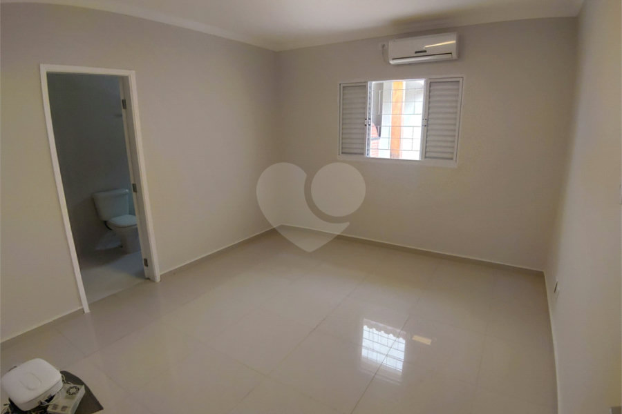 Sobrado à venda com 4 quartos, sendo 3 suítes, em Tremembé, São Paulo, SP
