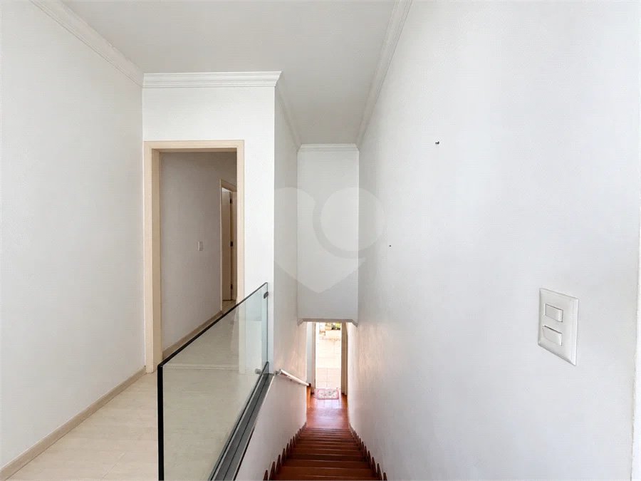 Casa à venda com 3 quartos, sendo 1 suíte, no condomínio Vila das Emboabas, São Paulo - SP
