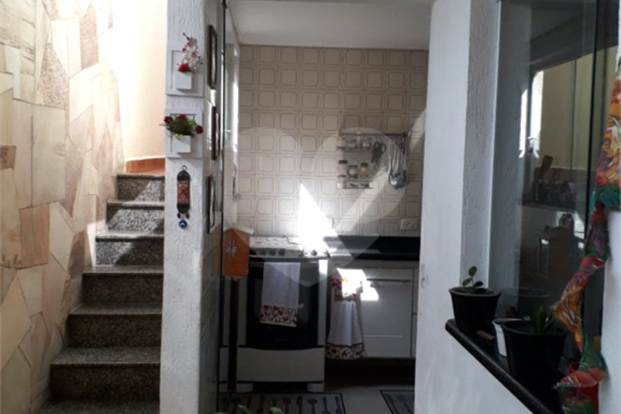Sobrado à venda com 3 quartos, sendo 1 suíte, em Jardim Santa Mena, Guarulhos, SP
