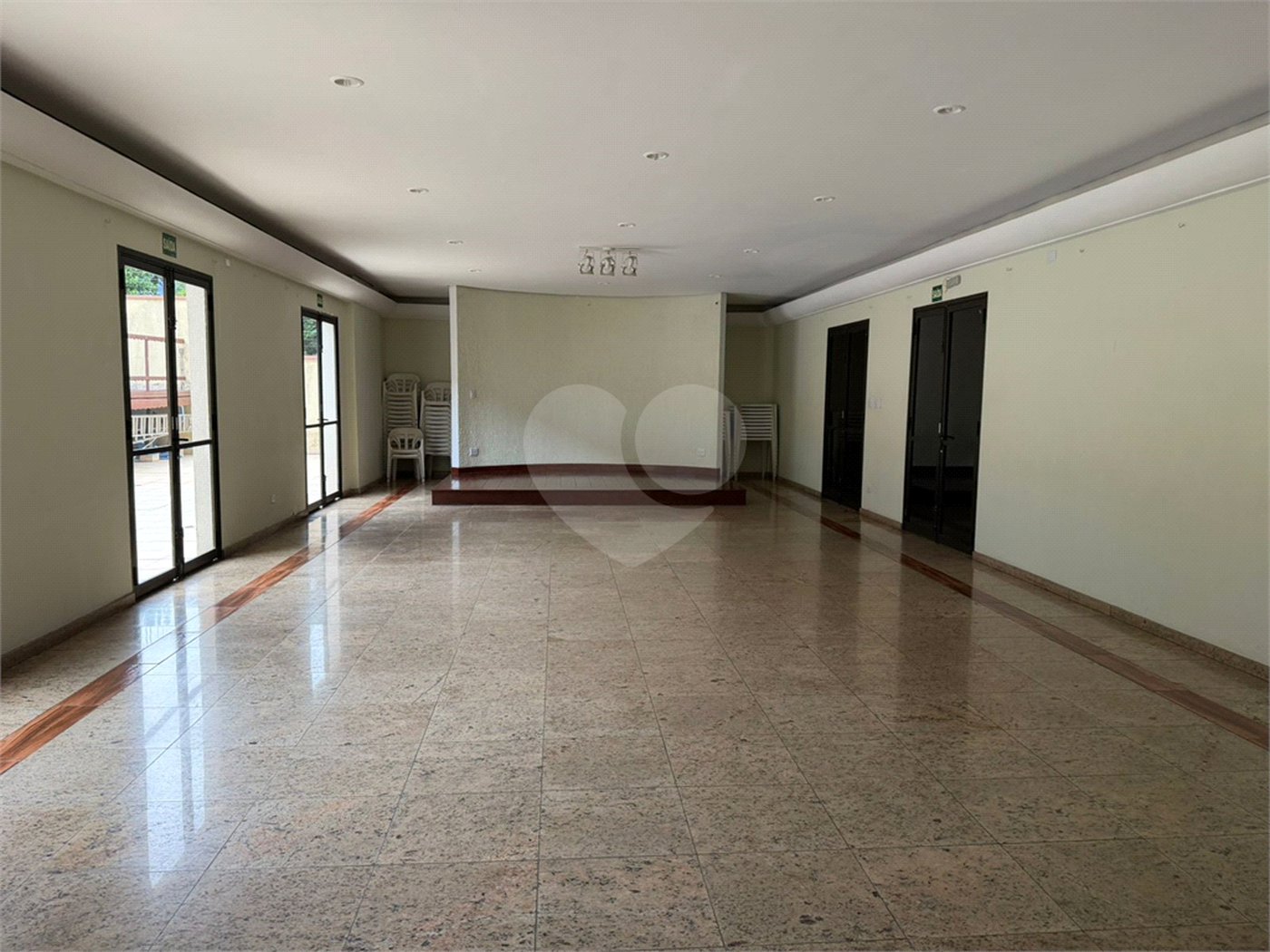 Apartamento à venda com 3 quartos, sendo 1 suíte, no Centro, Suzano, SP