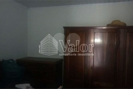 Casa térrea com 2 dormitórios.