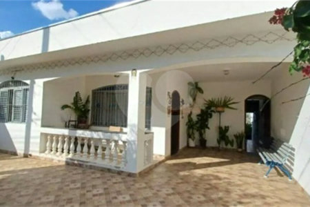 Casa a Venda na Vila Bossi em Louveira/SP