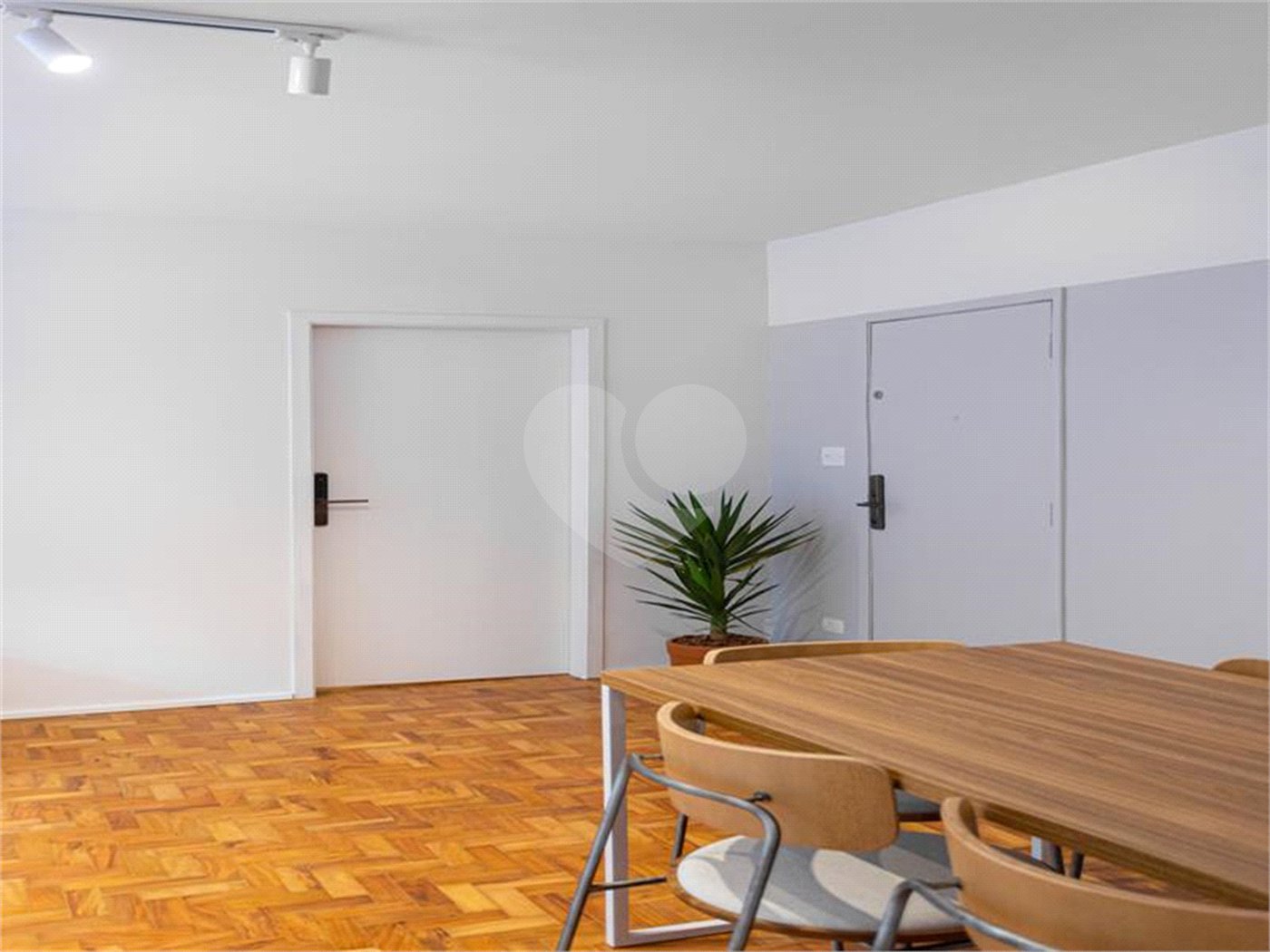 Excelente oportunidade para reformar e ficar com o apartamento dos seus sonhos!